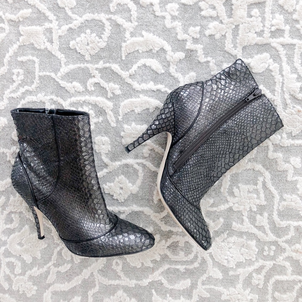 Enzo angiolini black snake booties